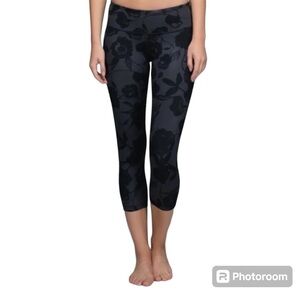 Lululemon Brisk Bloom Wunder Under Capri Floral Leggings